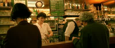 - Je peux avoir encore un petit cognac? - Amélie