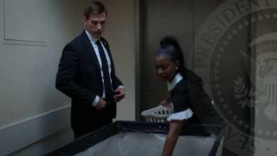 Jean: There.
[Screams] - Tyler Perry's The Oval