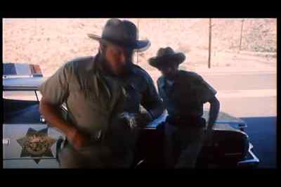 Jeep, Ungar, get in here! - Laserblast
