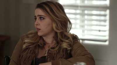 - Jeez, who'd this chick
have to blow to get on TV? - Good Girls