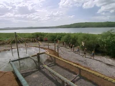>> JEFF: Come on in, guys. - Survivor