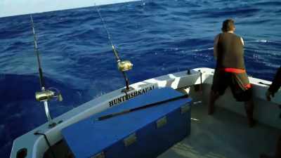 [jeff] you got bit.
Right, we gotta get it,
it's blowing out here. - Deadliest Catch: Bloodline