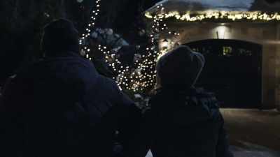 [Jeff] It's just a stroll through
people's backyards a-at night. - Home Sweet Home Alone
