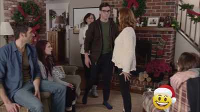 - Jeg kan forklare.
- Nej, jeg gør det. - Christmas Wedding Runaway