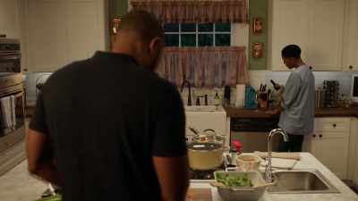Jennifer already eat? - Black Lightning
