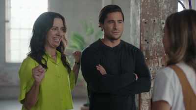 Jennifer Beals was a welder,
and he was a contractor, - Romance with a Twist