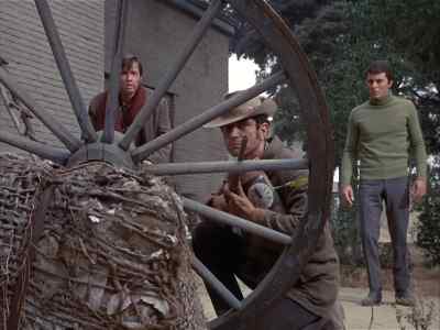 -Jeremiah, don't- don't try.
- Get out of here. - The Time Tunnel