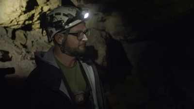 Jeremiah, how's our air looking?
What do you got for oxygen? - Beyond Oak Island