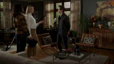 - Jeremy, this is--
- Caitlin. We just met. - Pretty Little Liars: The Perfectionists