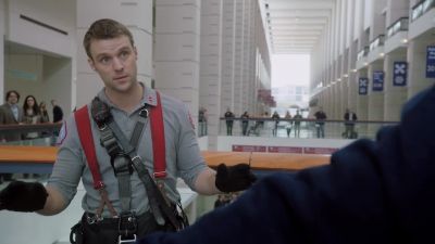 Jerry, listen to me.
You don't want to do this. - Chicago Fire