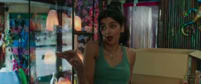 JESS: (AMERICAN ACCENT) Summer hon!
(LAUGHING) - Into the Deep