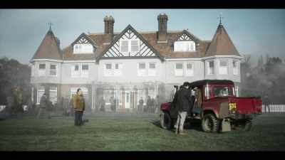 -Jess: Yeah.
The house is empty.
-(car door shuts) - The Third Day