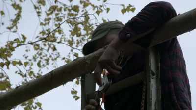 JESSI: So that orange rope
has to be able to hold - Life Below Zero: Next Generation