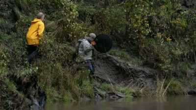 JESSI: The river is
obviously coming downriver. - Life Below Zero: Next Generation