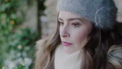 Jessica Bailey what on
earth are you doing? - A Very British Christmas
