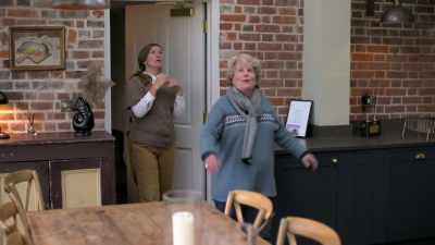 JESSICA HUMS - Extraordinary Escapes with Sandi Toksvig