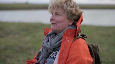 -- JESSICA LAUGHS - Extraordinary Escapes with Sandi Toksvig