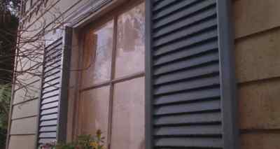 Jessica,
would you lock the door? - Dolly Dearest
