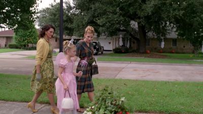 Jessie, go up
and get some candy. - American Horror Story