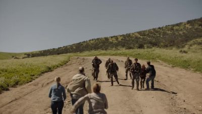- Jesus, Mom.
- Mike! - Fear the Walking Dead