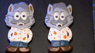 [Jet] Today, the cookie makers
are creating characters
that are pure and pure evil. - Halloween Cookie Challenge