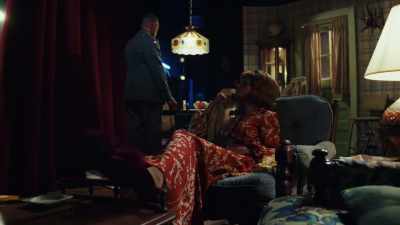 -(jets whooshing)
-(audience applauds) - Poker Face