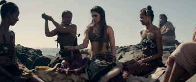 Jilaan loves wars,
then why this marriage? - Raabta