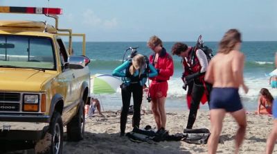 [JILL] OKAY,
WE'LL DO A 50 FOOT SEARCH, - Baywatch