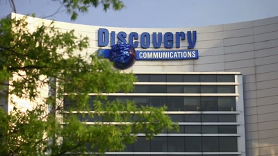 [Jill] We visited TLC headquarters, - Shiny Happy People: Duggar Family Secrets