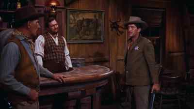 Jim, Pedro, get over there. - Rio Bravo