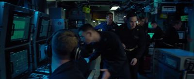 Jimenez, maneuver the sea scan
towards the bow. - Hunter Killer