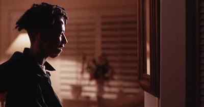 (Jimmy)
A WELL-DRESSED MAN
IS VIRTUALLY FACELESS. - Twenty Bucks