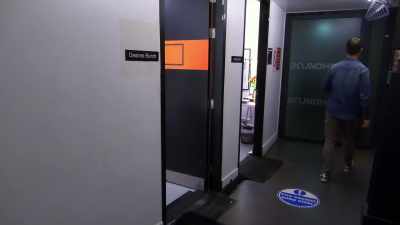 "Jimmy Carr est là." - Backstage with Katherine Ryan