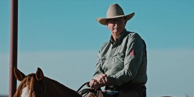 - JIMMY: Hey, hey.
- MAN: Settle him down. - Yellowstone