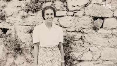 Jimmy met her on a dig
and they married in 1954. - Raiders of the Lost Past with Janina Ramirez