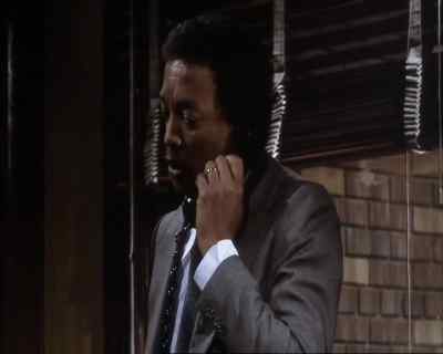 Jimmy, set up the Hollinger 2-reeler. - Hustle