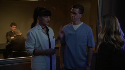 JIMMY: Uh, Bishop?
We have a problem. - NCIS