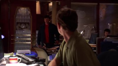 Jimmy. Where's Chloe?
I've been looking everywhere. - Smallville