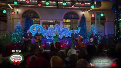 ♪ Jingle bells,
jingle bells ♪ - Christmas at Dollywood