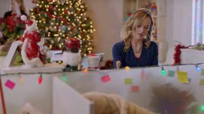 [Jingle Bells ringtone] - Mistletoe & Menorahs
