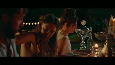 - Jo, ale musí…
- Jo… - The Awkward Weekend