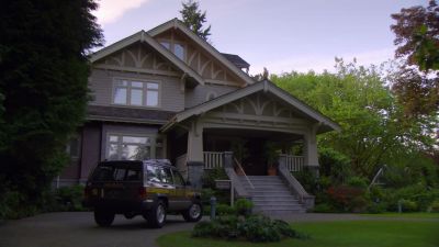 (Jo)
MARX HAS BEEN STAYING HERE
SINCE HE GOT TO TOWN. - Eureka