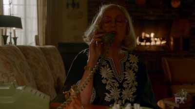 Joan crawford is dead. - FEUD