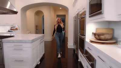 Joanna, Clea, I'm home. - Get Organized with The Home Edit