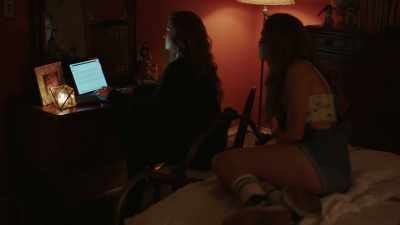 Jodes told me you were over
at her place talkin' to John Keene. - Sharp Objects