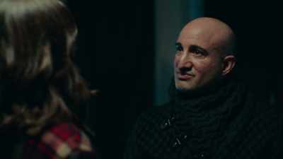- [Jodie] And then you had
Ade beaten up for nothing. - The Drowning