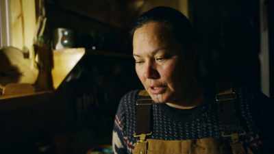 JODY: So, I'm just gonna
smudge and try to, you know, - Life Below Zero: First Alaskans