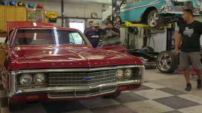 [Joel] Oh, yeah.
Once you finish it,
close the trunk. - Shorty's Dream Shop