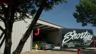 [Joel]  We're gonna make
 something special
 for this trunk. - Shorty's Dream Shop