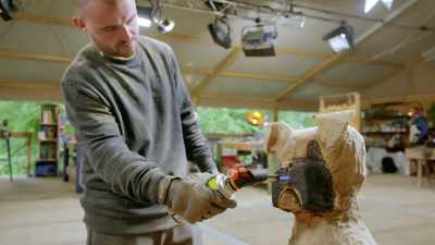 Joe's using the same trick
perfecting his boxer's face. - Handmade: Britain's Best Woodworker